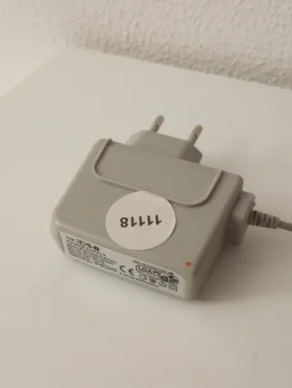 Cargador Nintendo 3DS Gris. No original.