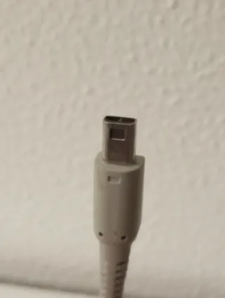 Cargador Nintendo 3DS Gris. No original.