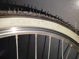 Bicicleta infantil rosa y blanca