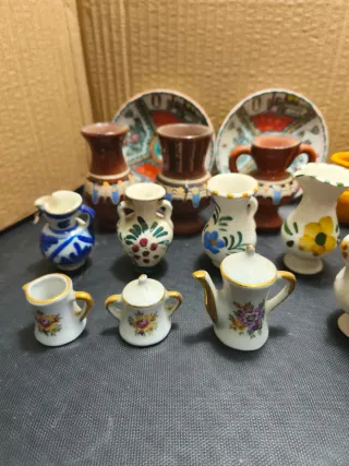 Set di miniature in porcellana e argilla