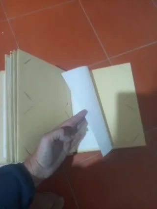 Álbum de fotos natural mediano.