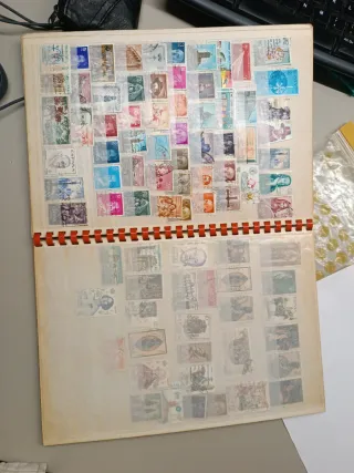 Álbum de sellos de todo el mundo y diferentes años