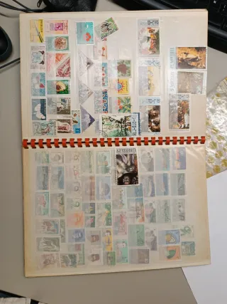 Álbum de sellos de todo el mundo y diferentes años