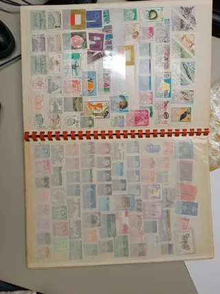 Álbum de sellos de todo el mundo y diferentes años