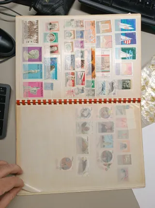 Álbum de sellos de todo el mundo y diferentes años