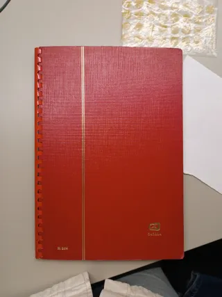 Álbum de sellos de todo el mundo y diferentes años