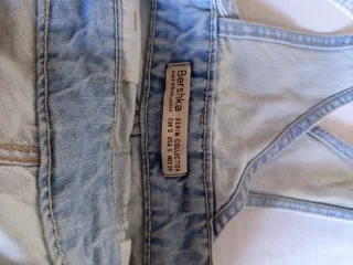 Peto vaquero corto desgastado