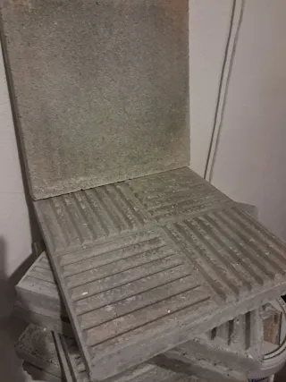 Lote de Losas de Cemento 30x30 Gris y Rojas