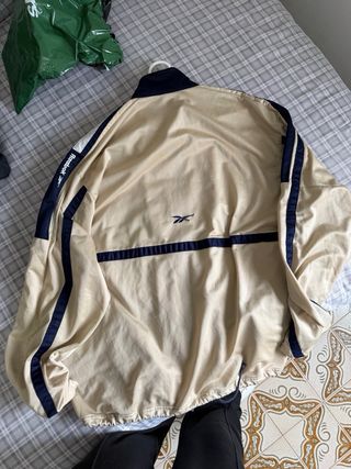 Chaqueta Reebok Retro Beige y Azul