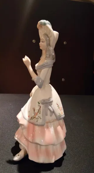 Figura Tengra Dama con Sombrero 35cm