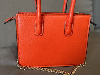 Bolso H&M naranja con cadena dorada