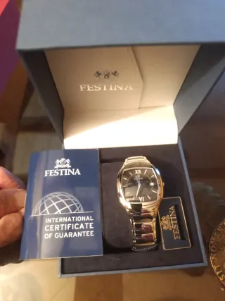 Reloj Festina Negro y Dorado