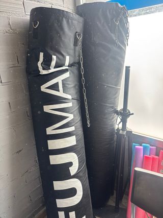 Saco de boxeo negro