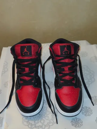 Jordan Air Jordan 1 Mid Rojo/Negro