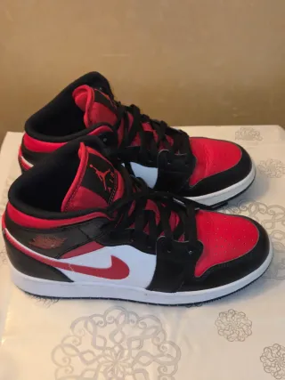 Jordan Air Jordan 1 Mid Rojo/Negro
