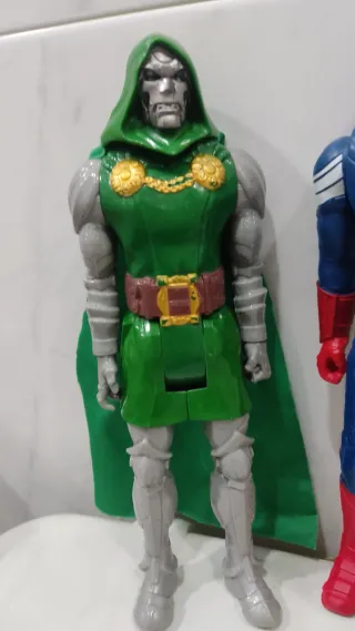 Figuras Marvel Capitán América SAM WILSON Dr.DOOM