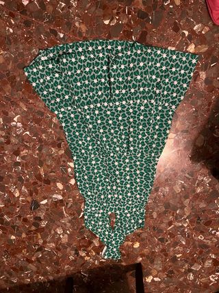 Vestido verde flores blanco cruzado