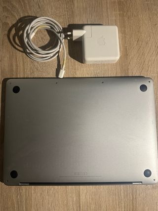 MacBook Pro 13 2017 + Cargador Apple