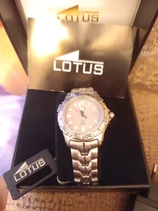 Reloj Lotus Plata y Blanco