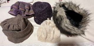 2 boinas de lana, 3 gorros, 1 cosaco
