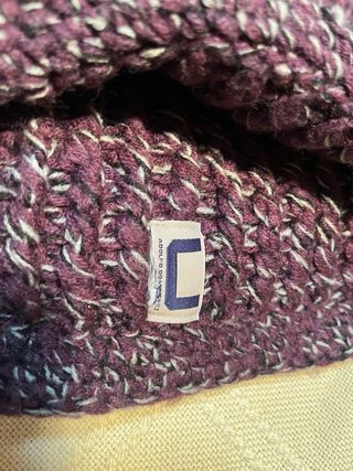 2 boinas de lana, 3 gorros, 1 cosaco