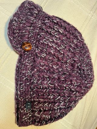 2 boinas de lana, 3 gorros, 1 cosaco