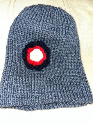 2 boinas de lana, 3 gorros, 1 cosaco