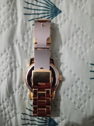 Reloj Guess Dorado Mujer