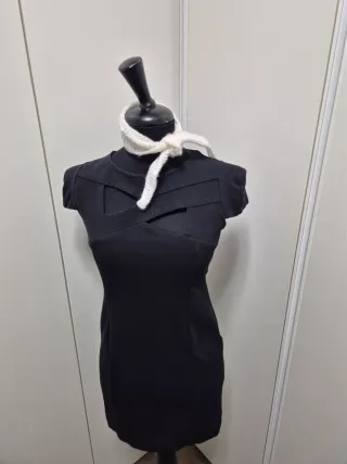 Vestito nero elegante con cut-out. Tg. 42