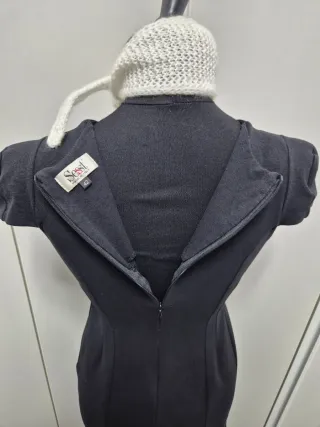 Vestito nero elegante con cut-out. Tg. 42