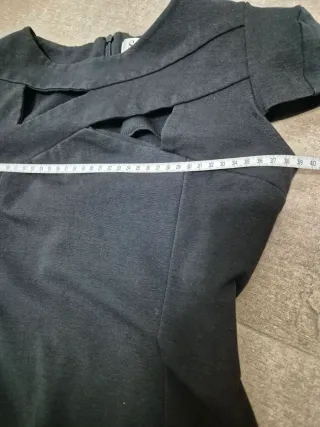 Vestito nero elegante con cut-out. Tg. 42