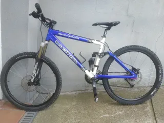 Bicicleta de montaña kona M mejorada f.hidraulicos