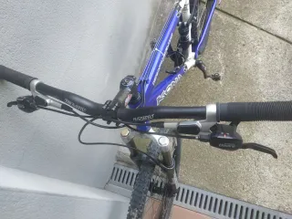 Bicicleta de montaña kona M mejorada f.hidraulicos