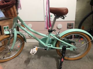 Bicicleta Bobbin Mint con Cesta y ruedines de 16”