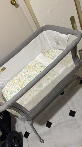 Minicuna gris con estampado infantil