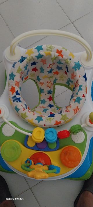 Andador para bebé con juguetes