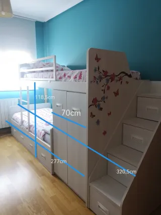 Litera tipo tren de melamina en color blanco.