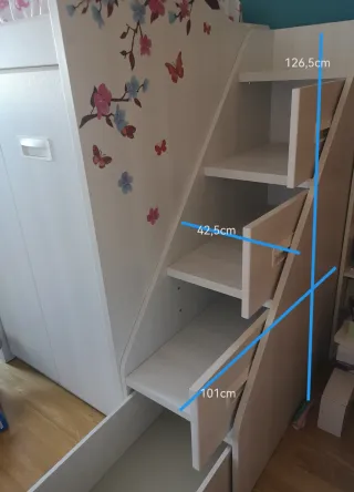 Litera tipo tren de melamina en color blanco.