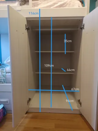 Litera tipo tren de melamina en color blanco.