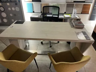 Mesa curva madera y metal