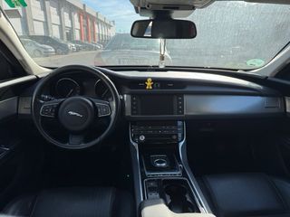 Jaguar XF 2017 2.0D 180 PS