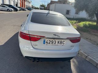 Jaguar XF 2017 2.0D 180 PS