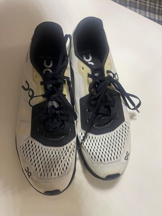 Zapatillas On Running Verdes y Blancas