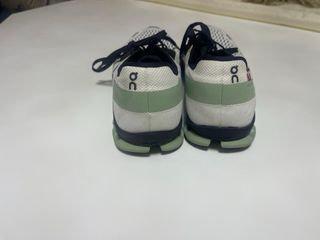 Zapatillas On Running Verdes y Blancas