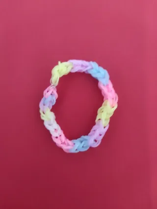 Pulsera multicolor para ayuda contra el cáncer