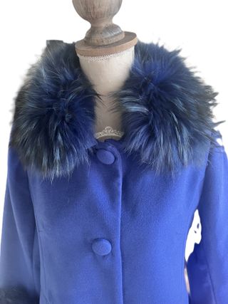 Chaquetón azul Conchita Sanz con pelo