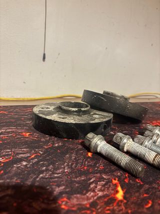 Separadores de 2,5cm 5x100 con tornillos