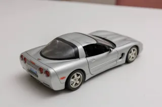 Maqueta Chevrolette Corvette C5 1997 1/18 Burago