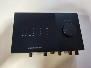 Tarjeta de Sonido Komplete Audio 6