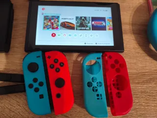 Nintendo Switch V2 + Accessori
